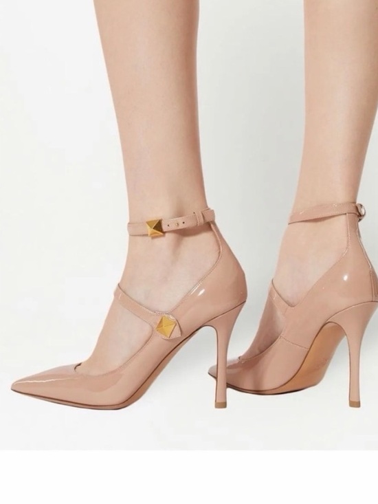 Shoes - Valentino Garavani Nude Rockstud Pointed Toe Pumps Heels 7.5–8 Formal Party 🟡